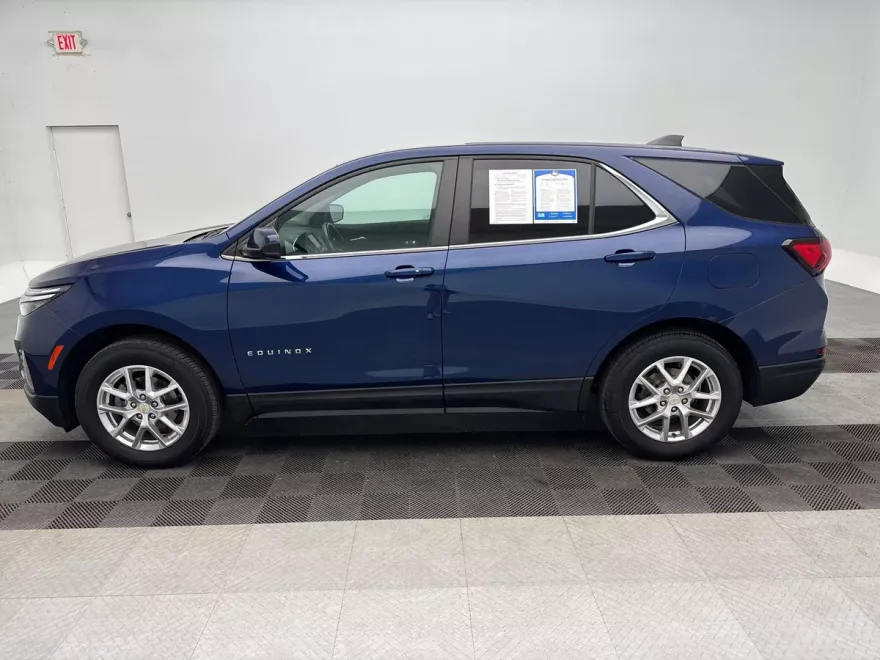 2022 Chevrolet Equinox LT photo 1
