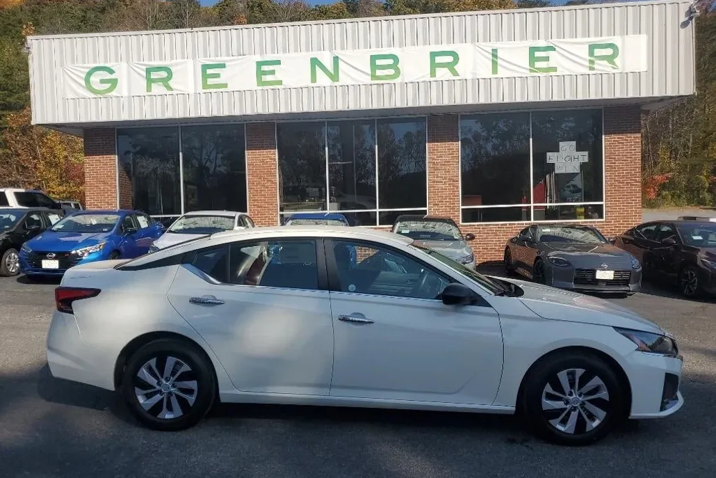 2025 Nissan Altima S photo 1