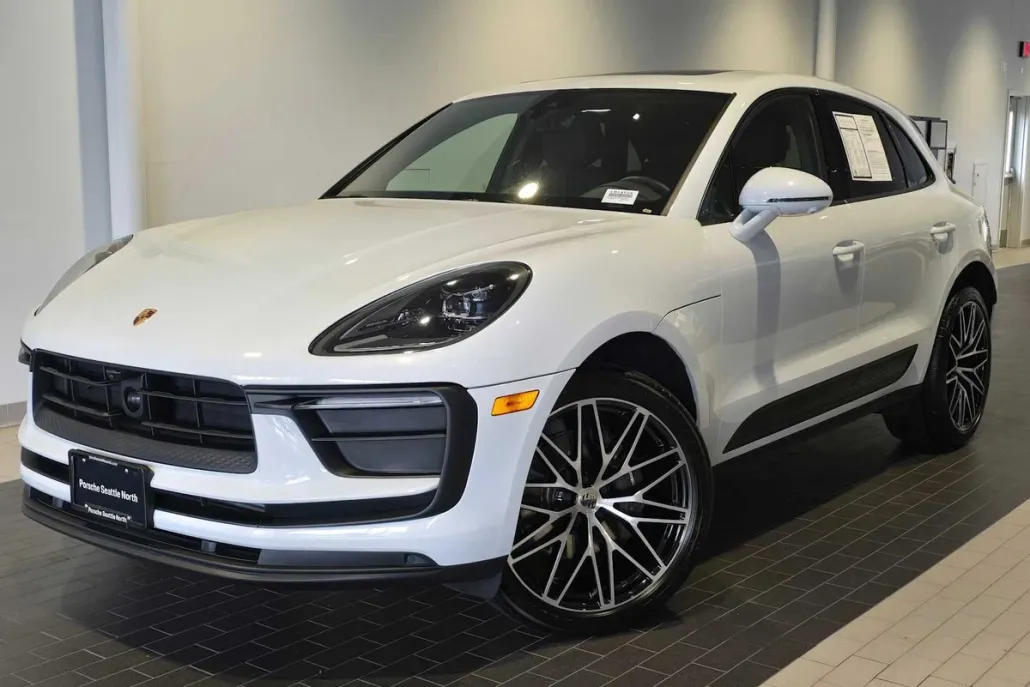 2024 Porsche Macan Base photo 1
