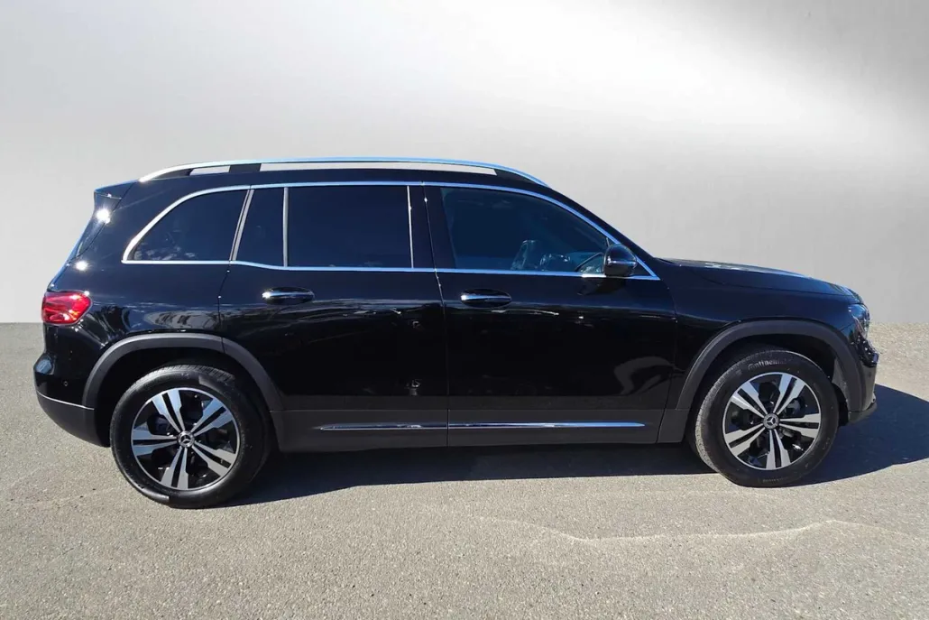 2025 Mercedes Benz GLB 250 4MATIC photo 1
