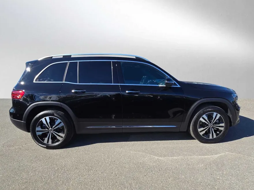 2025 Mercedes Benz GLB 250 4MATIC photo 1
