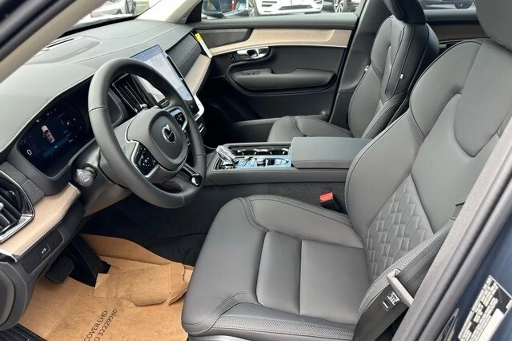 2026 Volvo XC90 B5 Plus photo 1