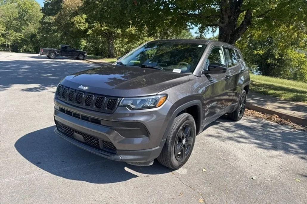 2023 Jeep Compass Sport photo 1