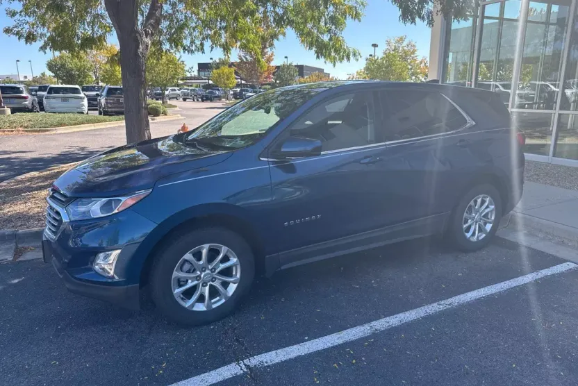 2020 Chevrolet Equinox LT photo 1