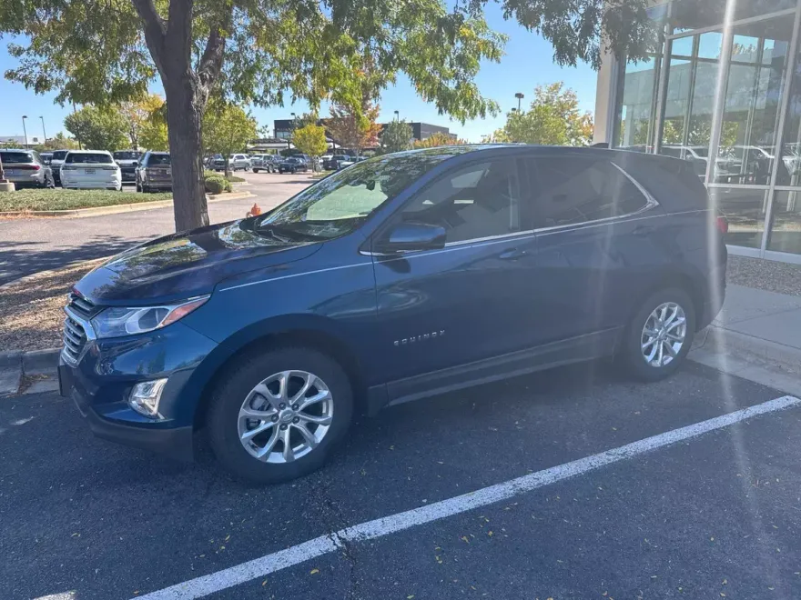 2020 Chevrolet Equinox LT photo 1