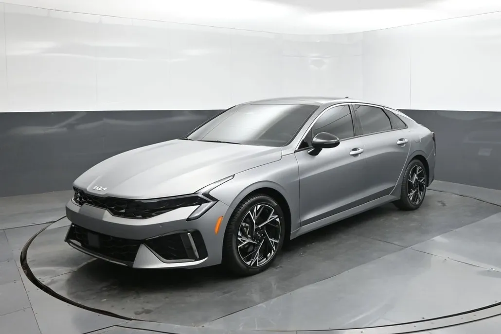 2025 Kia K5 GT-Line photo 1