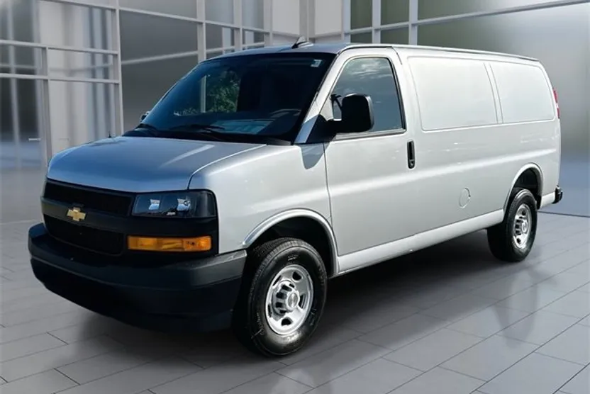 2025 Chevrolet Express Cargo 3500 photo 1