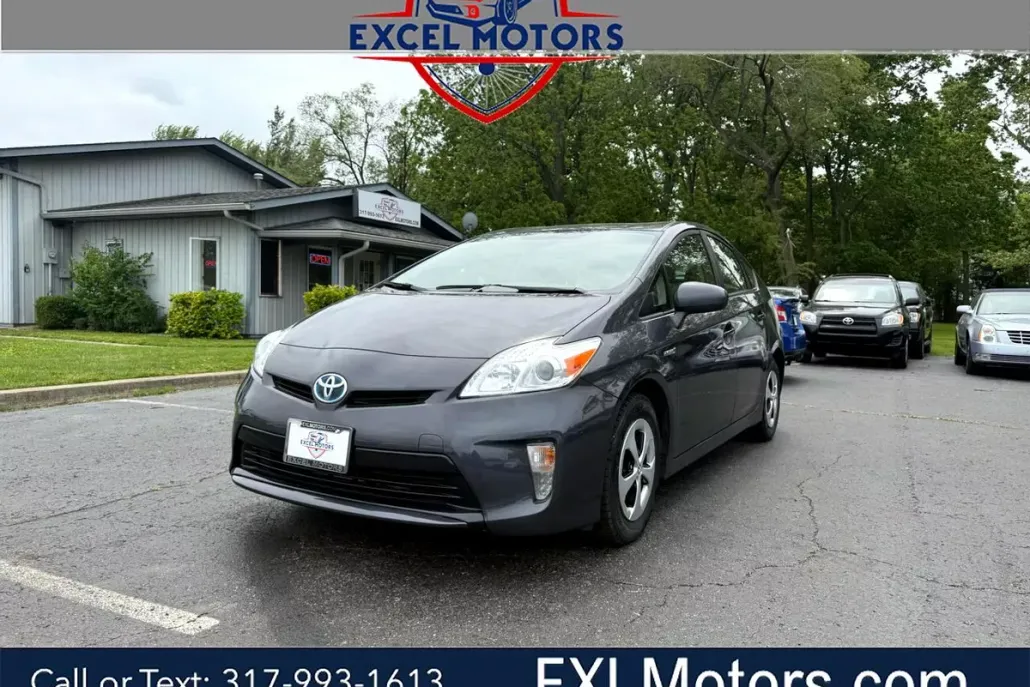 2015 Toyota Prius Four photo 1