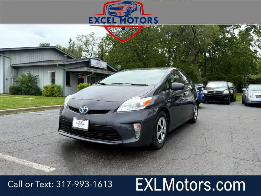 2015 Toyota Prius Four photo 1