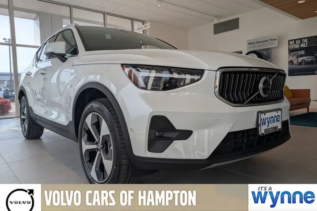 2025 Volvo XC40 Plus photo 1