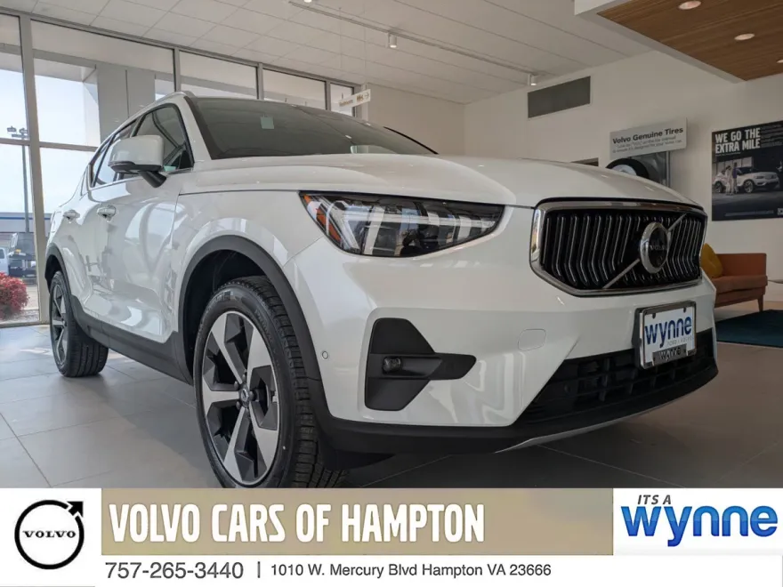 2025 Volvo XC40 Plus photo 1