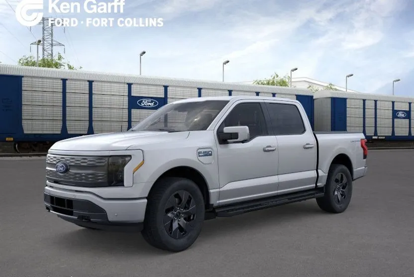 2025 Ford F-150 Lightning Lariat photo 1