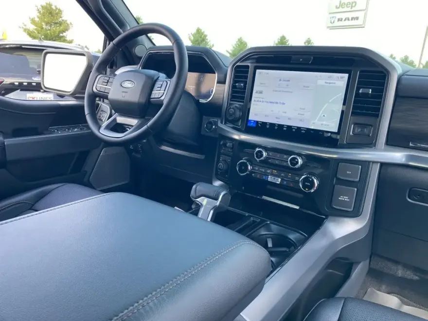 2025 Ford F-150 Lariat photo 1