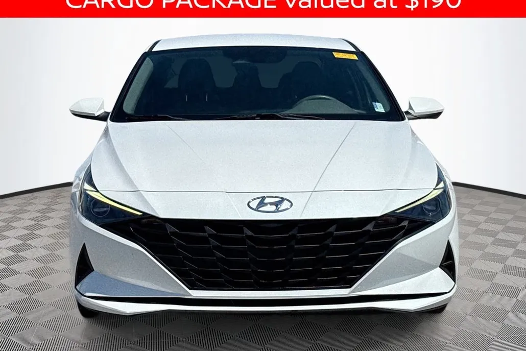 2021 Hyundai Elantra SEL photo 1