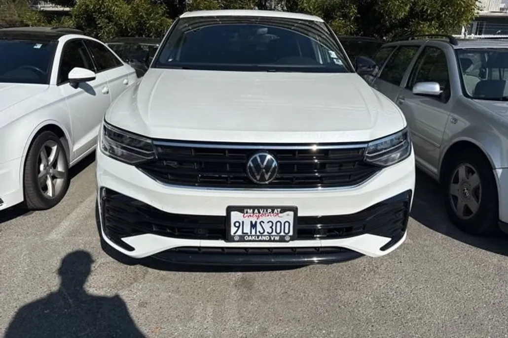 2024 Volkswagen Tiguan SE R-Line Black photo 1