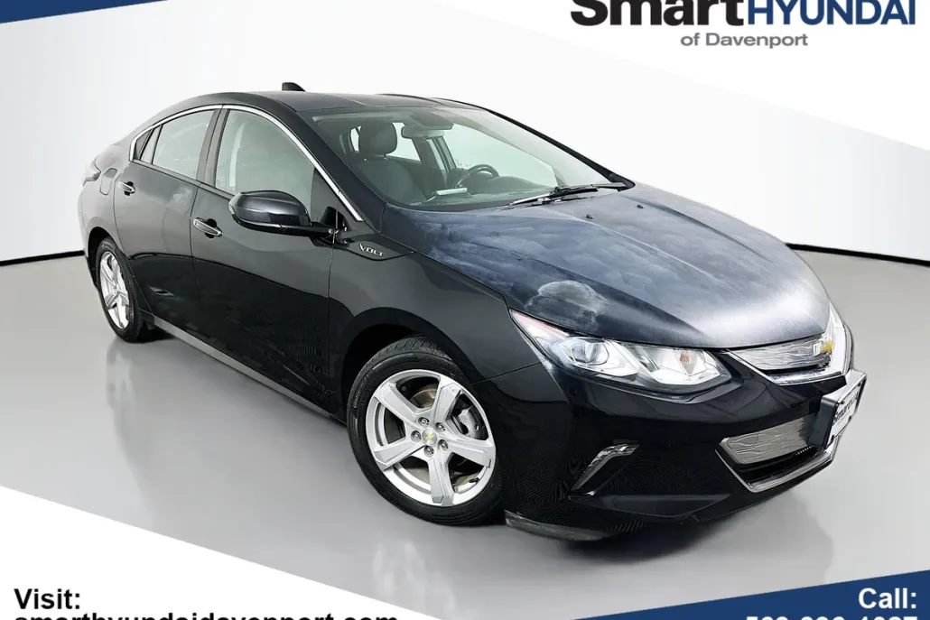 2017 Chevrolet Volt LT photo 1