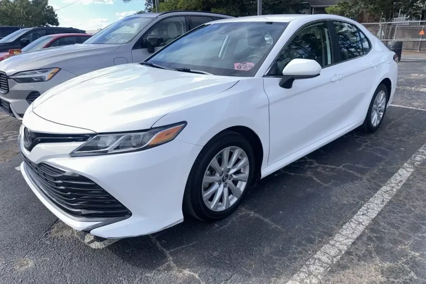 2019 Toyota Camry L photo 1