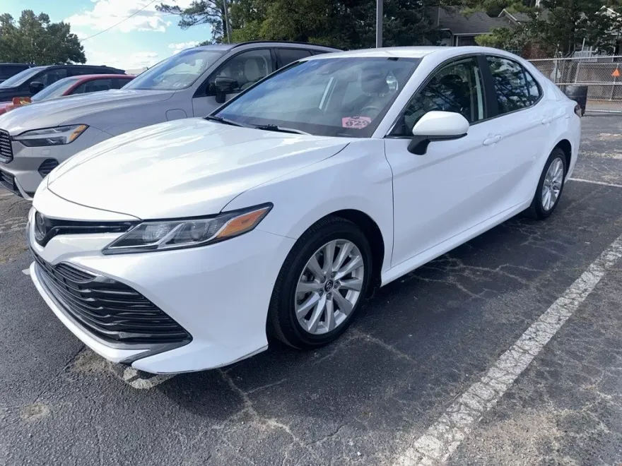 2019 Toyota Camry L photo 1