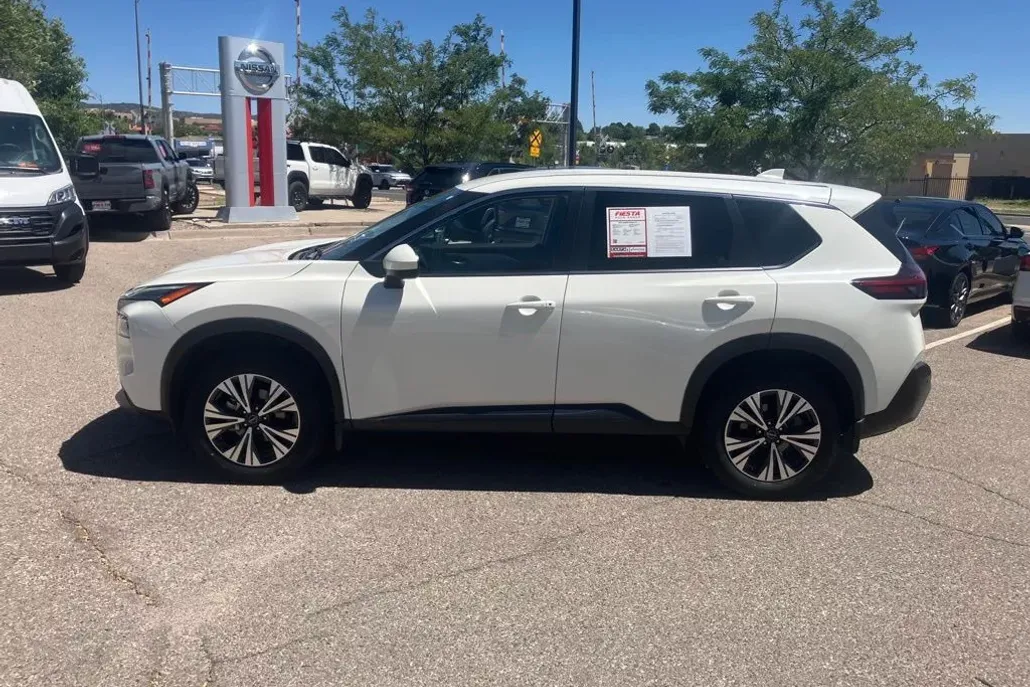 2023 Nissan Rogue SV photo 1