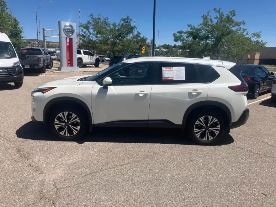 2023 Nissan Rogue SV photo 1