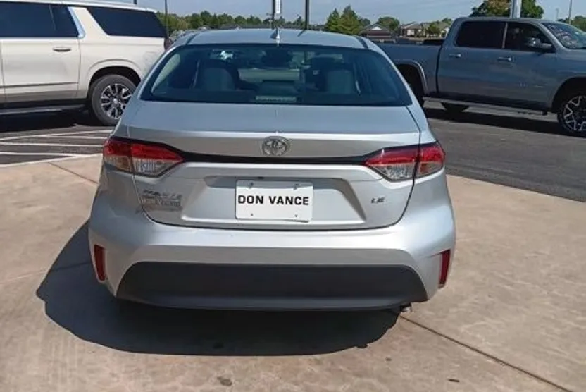 2024 Toyota Corolla LE photo 1