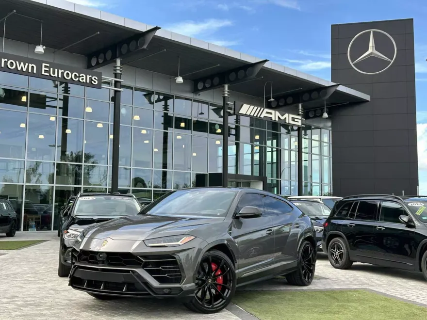 2022 Lamborghini Urus Base photo 1