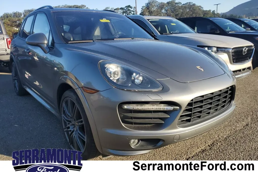 2013 Porsche Cayenne GTS photo 1