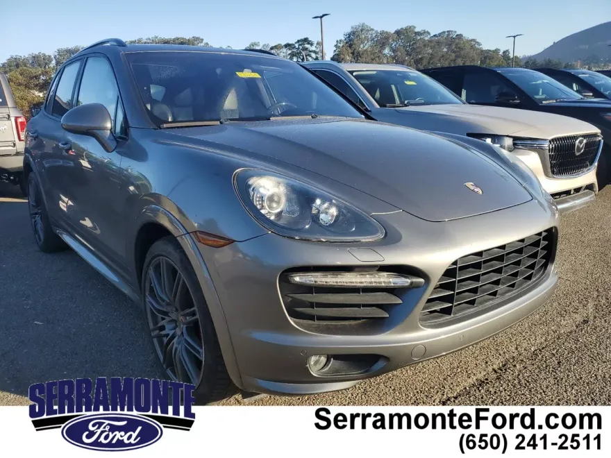 2013 Porsche Cayenne GTS photo 1