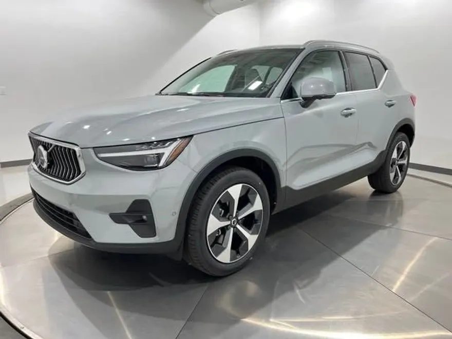 2025 Volvo XC40 Plus photo 1