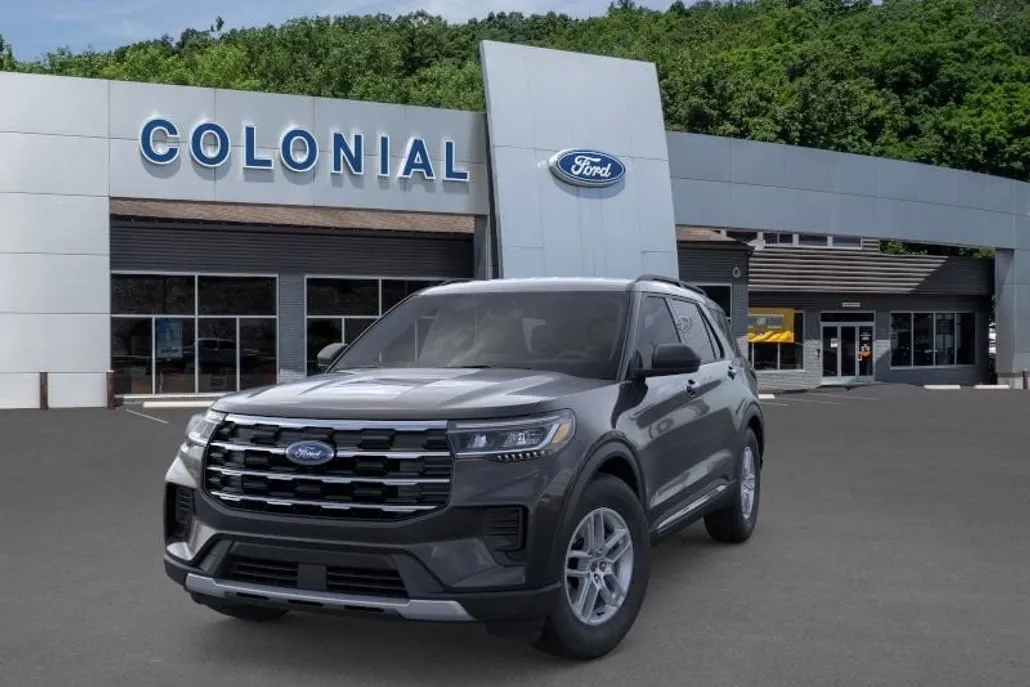 2025 Ford Explorer photo 1