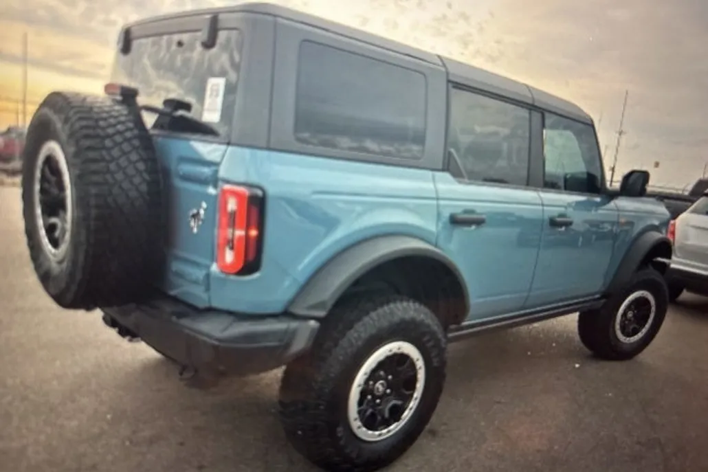 2023 Ford Bronco Badlands photo 1