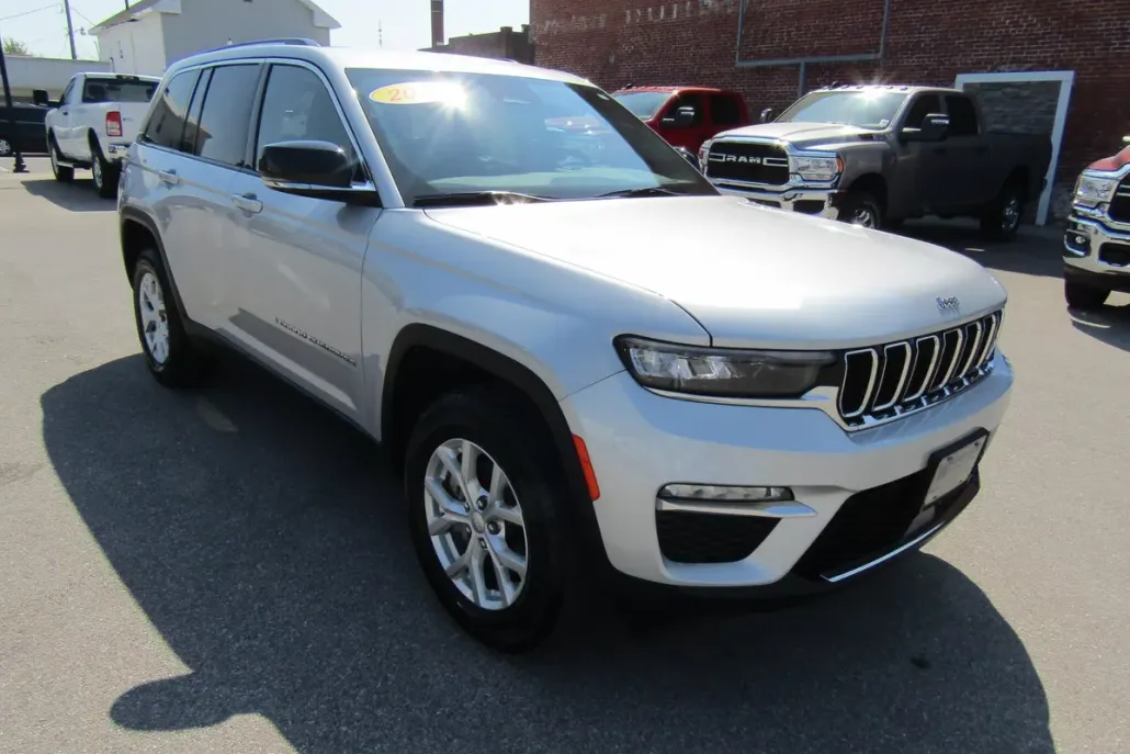 2023 Jeep Grand Cherokee Limited Sport photo 1