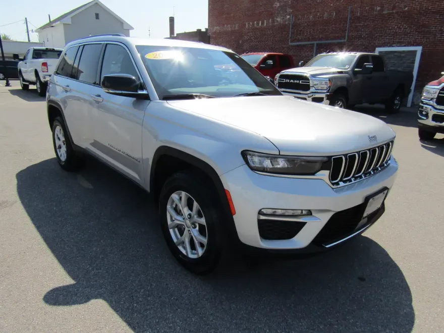2023 Jeep Grand Cherokee Limited Sport photo 1