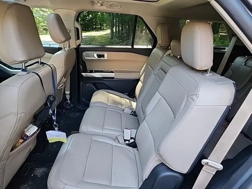 2022 Ford Explorer Limited photo 1