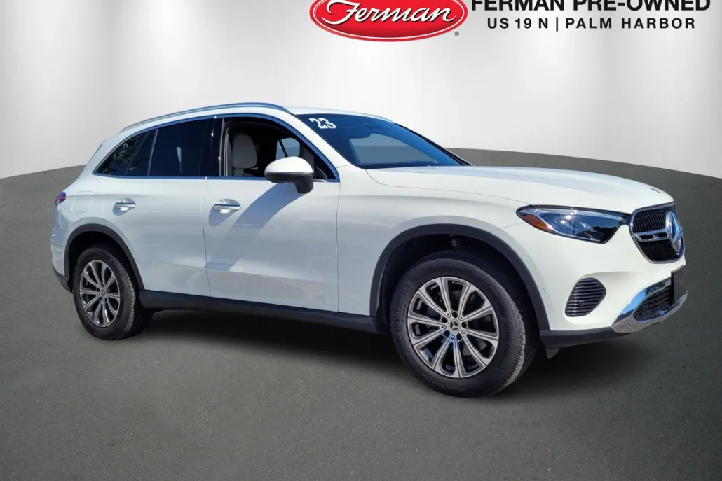 2023 Mercedes Benz GLC 300 photo 1