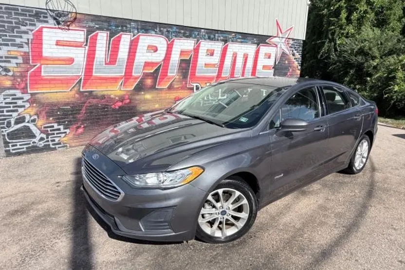 2019 Ford Fusion SE Hybrid photo 1