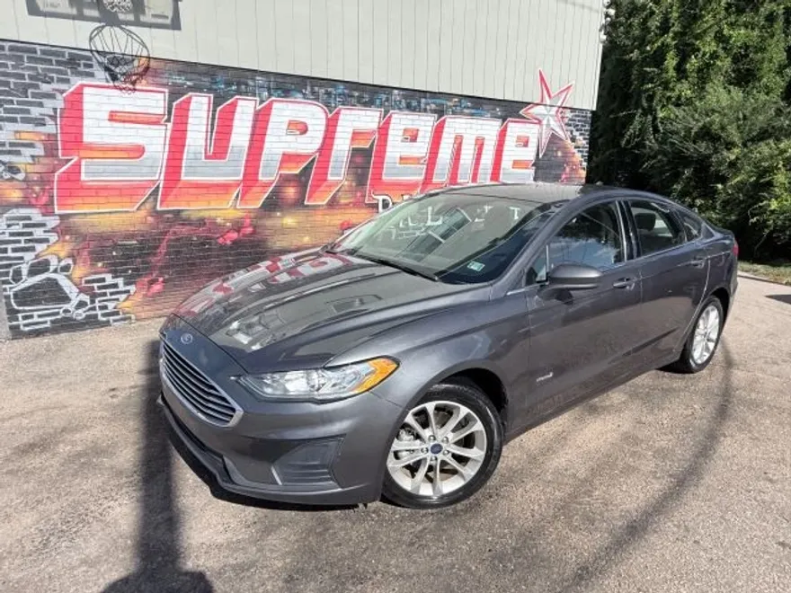 2019 Ford Fusion SE Hybrid photo 1