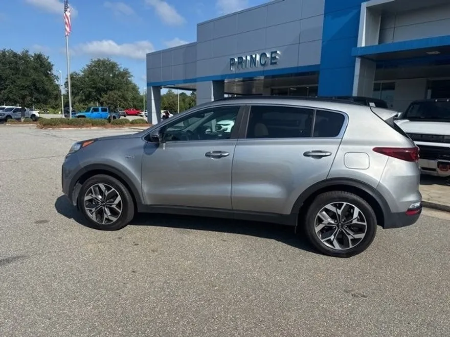 2022 Kia Sportage EX photo 1