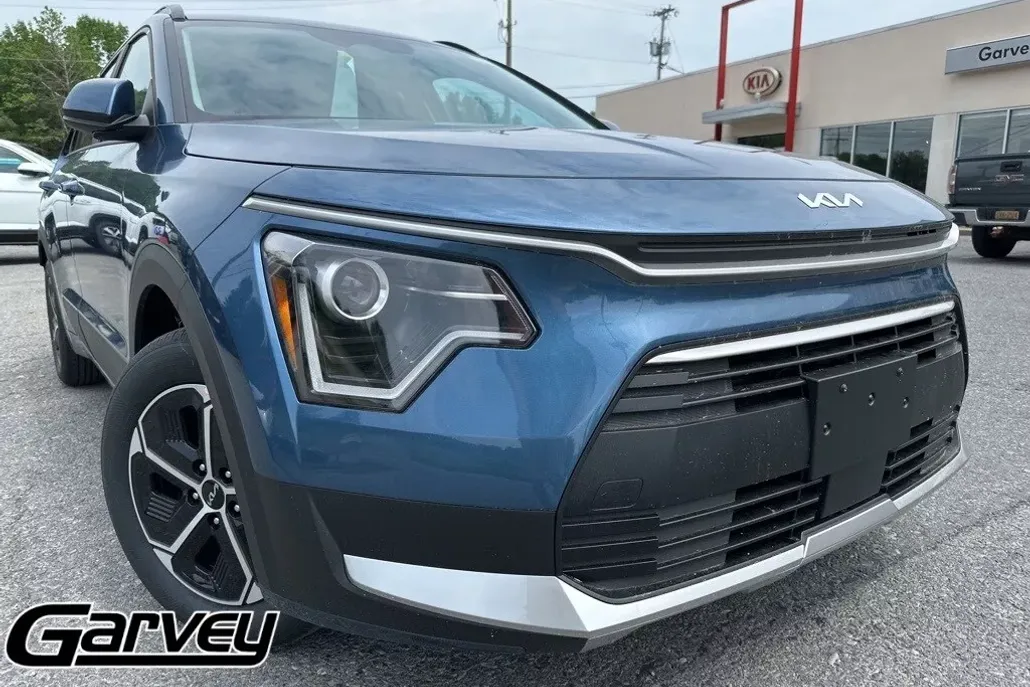 2025 Kia Niro EX photo 1