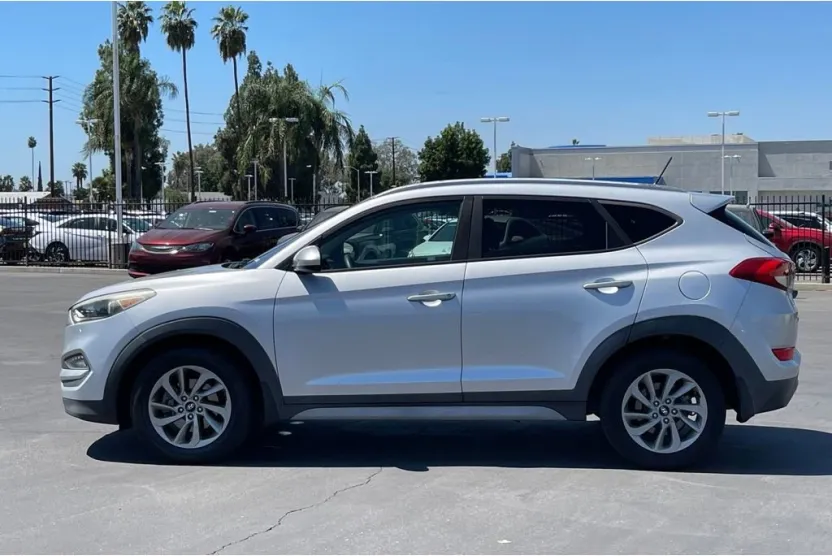 2017 Hyundai Tucson SE photo 1