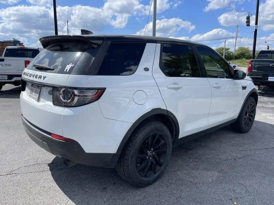 2017 Land Rover Discovery Sport SE photo 1