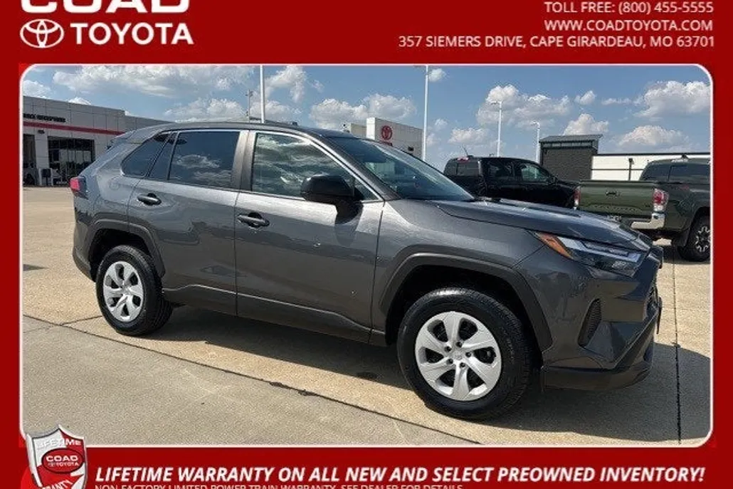 2024 Toyota RAV4 LE photo 1