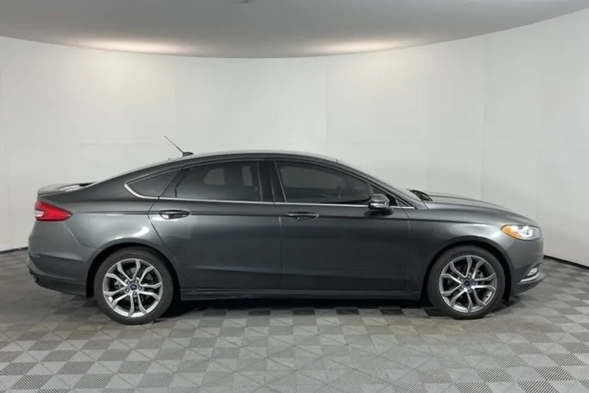 2017 Ford Fusion SE photo 1