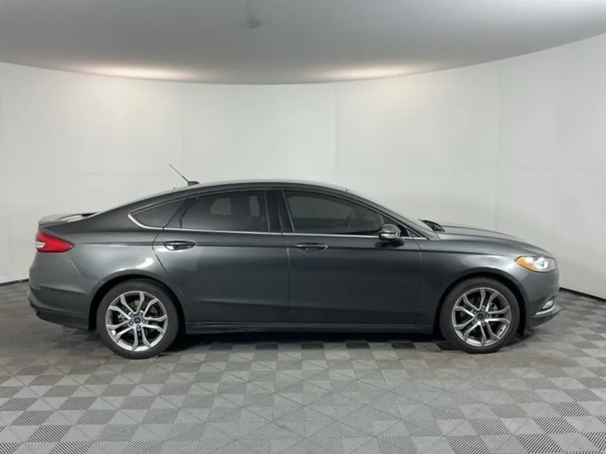 2017 Ford Fusion SE photo 1