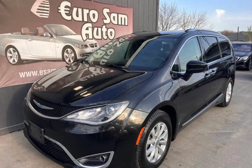 2018 Chrysler Pacifica Touring Plus photo 1