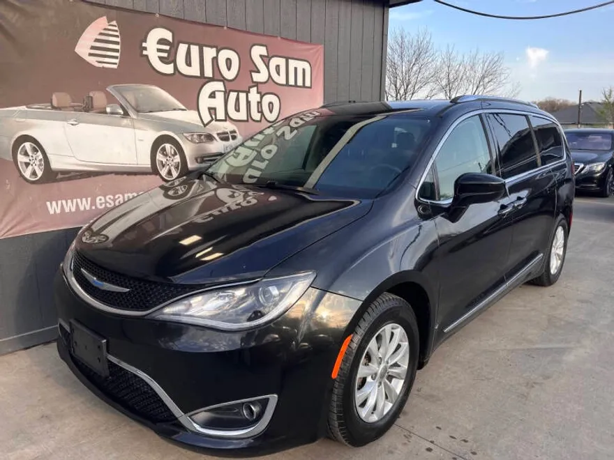 2018 Chrysler Pacifica Touring Plus photo 1