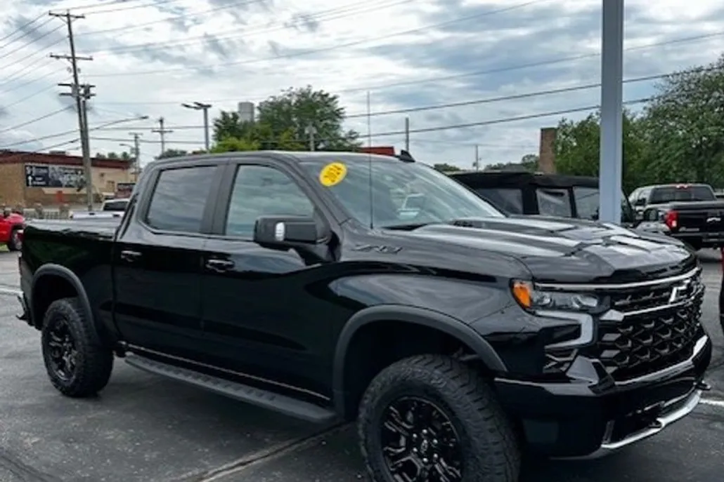 2024 Chevrolet Silverado 1500 ZR2 photo 1