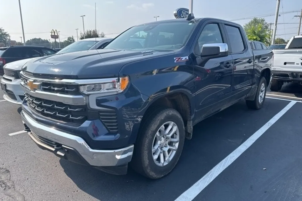 2022 Chevrolet Silverado 1500 LT photo 1