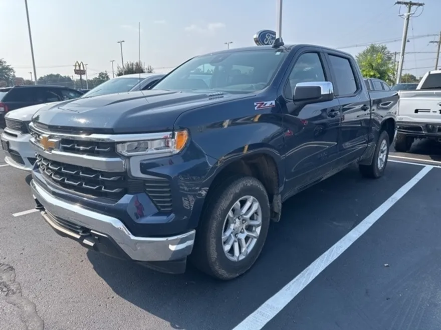 2022 Chevrolet Silverado 1500 LT photo 1