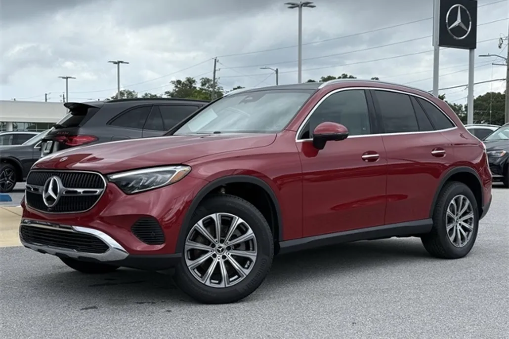 2025 Mercedes Benz GLC 300 4MATIC photo 1